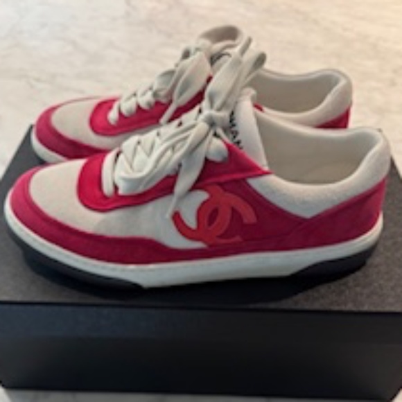 Chanel 23P Fuchsia  Suede White CC Logo Flat Lace Up Runner Trainer Sneaker 37 - Picture 2 of 14